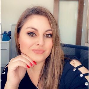 Meet your Posher, Lara